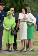 PEOPLE - Meghan Markle begleitet Queen Elizabeth im Zug nach Cheshire