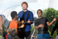 PEOPLE - Ed Sheeran zum anfassen - Seine Wachsfigur steht vor dem Wembley Stadion