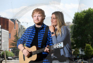 PEOPLE - Ed Sheeran zum anfassen - Seine Wachsfigur steht vor dem Wembley Stadion