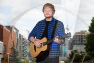 PEOPLE - Ed Sheeran zum anfassen - Seine Wachsfigur steht vor dem Wembley Stadion