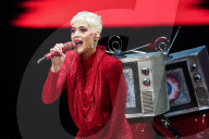 PEOPLE - Die mit dem Hai tanzt: Katy Perry in der O2 Arena in London