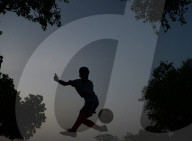 WM 2018 - Kleine Fussballer in Allahabad