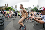 FEATURE - Pix of the Day: Die Bilder des Tages