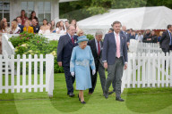 PEOPLE - Die Queen mit Promis am 'Cartier Queen's Cup' in Windsor