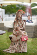 PEOPLE - Die Queen mit Promis am 'Cartier Queen's Cup' in Windsor