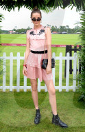 PEOPLE - Die Queen mit Promis am 'Cartier Queen's Cup' in Windsor