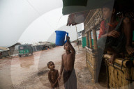 NEWS - Bangladesch: Ein Sturm fegt über ein Rohingya Flüchtlingslager