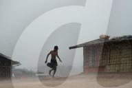 NEWS - Bangladesch: Ein Sturm fegt über ein Rohingya Flüchtlingslager