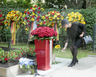 PEOPLE - Erster Todestag: Kranzniederlegung am Grab von Helmut Kohl