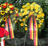 PEOPLE - Erster Todestag: Kranzniederlegung am Grab von Helmut Kohl