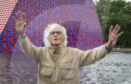 NEWS - London: Christo stellt seine 'Mastaba' im Serpentine Lake in Hyde Park vor 