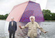 NEWS - London: Christo stellt seine 'Mastaba' im Serpentine Lake in Hyde Park vor 