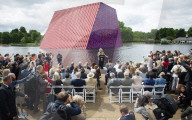 NEWS - London: Christo stellt seine 'Mastaba' im Serpentine Lake in Hyde Park vor 