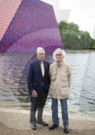 NEWS - London: Christo stellt seine 'Mastaba' im Serpentine Lake in Hyde Park vor 
