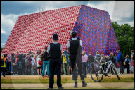 NEWS - London: Christo stellt seine 'Mastaba' im Serpentine Lake in Hyde Park vor 