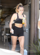 EXKLUSIV - Miley Cyrus und Liam Hemsworth: Ein gesundes Smoothie nach dem Yoga 