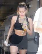 EXKLUSIV - Miley Cyrus und Liam Hemsworth: Ein gesundes Smoothie nach dem Yoga 