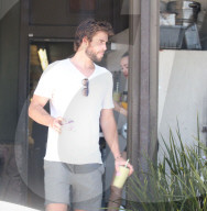 EXKLUSIV - Miley Cyrus und Liam Hemsworth: Ein gesundes Smoothie nach dem Yoga 