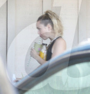 EXKLUSIV - Miley Cyrus und Liam Hemsworth: Ein gesundes Smoothie nach dem Yoga 