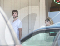 EXKLUSIV - Miley Cyrus und Liam Hemsworth: Ein gesundes Smoothie nach dem Yoga 
