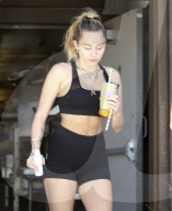 EXKLUSIV - Miley Cyrus und Liam Hemsworth: Ein gesundes Smoothie nach dem Yoga 