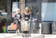 EXKLUSIV - Caitlyn Jenner mit Sophia Hutchins auf Shoppingtour 