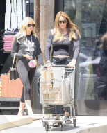 EXKLUSIV - Caitlyn Jenner mit Sophia Hutchins auf Shoppingtour 
