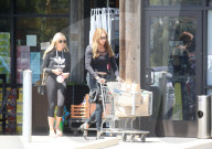 EXKLUSIV - Caitlyn Jenner mit Sophia Hutchins auf Shoppingtour 