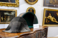 FEATURE - Versteigert: Unter diesem Hut schwitze einst Napoleon in Waterloo