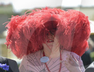 FEATURE - Hutparade am Royal Ascot