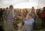 FEATURE - Stonehenge feiert die Sommersonnenwende