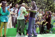 PEOPLE - Emotional: Kanye West und Virgil Abloh umarmen sich innigst an der Pariser Fashion Week