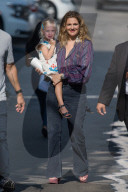 PEOPLE - Drew Barrymore geht mit ihren Kindern zu Jimmy Kimmel Live