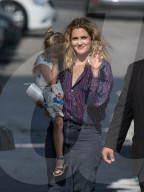 PEOPLE - Drew Barrymore geht mit ihren Kindern zu Jimmy Kimmel Live