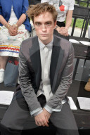 PEOPLE - Robert Pattinson als Stargast bei der Dior Show in Paris