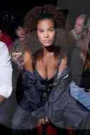 PEOPLE - Promis bei der Kenzo Modenschau in Paris 
