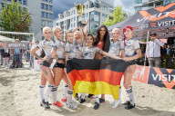 WM 2018 - Micaela Schäfer posiert im Fussballer Outfit an Charlie's Beach in Berlin 