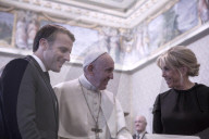 NEWS - Rom: Emmanuel und Brigitte Macron zu Besuch beim Papst