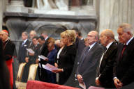 NEWS - Rom: Emmanuel und Brigitte Macron zu Besuch beim Papst