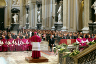 NEWS - Rom: Emmanuel und Brigitte Macron zu Besuch beim Papst