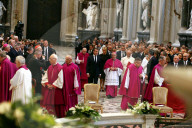 NEWS - Rom: Emmanuel und Brigitte Macron zu Besuch beim Papst