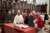 NEWS - Rom: Emmanuel und Brigitte Macron zu Besuch beim Papst