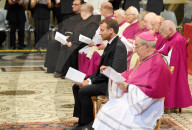 NEWS - Rom: Emmanuel und Brigitte Macron zu Besuch beim Papst