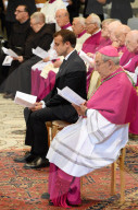 NEWS - Rom: Emmanuel und Brigitte Macron zu Besuch beim Papst