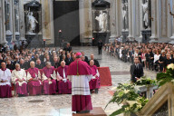 NEWS - Rom: Emmanuel und Brigitte Macron zu Besuch beim Papst