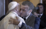 NEWS - Rom: Emmanuel und Brigitte Macron zu Besuch beim Papst