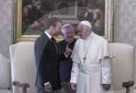 NEWS - Rom: Emmanuel und Brigitte Macron zu Besuch beim Papst