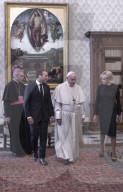 NEWS - Rom: Emmanuel und Brigitte Macron zu Besuch beim Papst