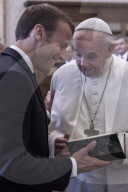 NEWS - Rom: Emmanuel und Brigitte Macron zu Besuch beim Papst