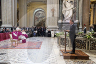 NEWS - Rom: Emmanuel und Brigitte Macron zu Besuch beim Papst